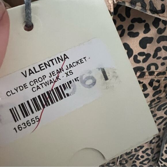 DL1961 Clyde Cropped Jean Jacket in Catwalk - Picture 7 of 8